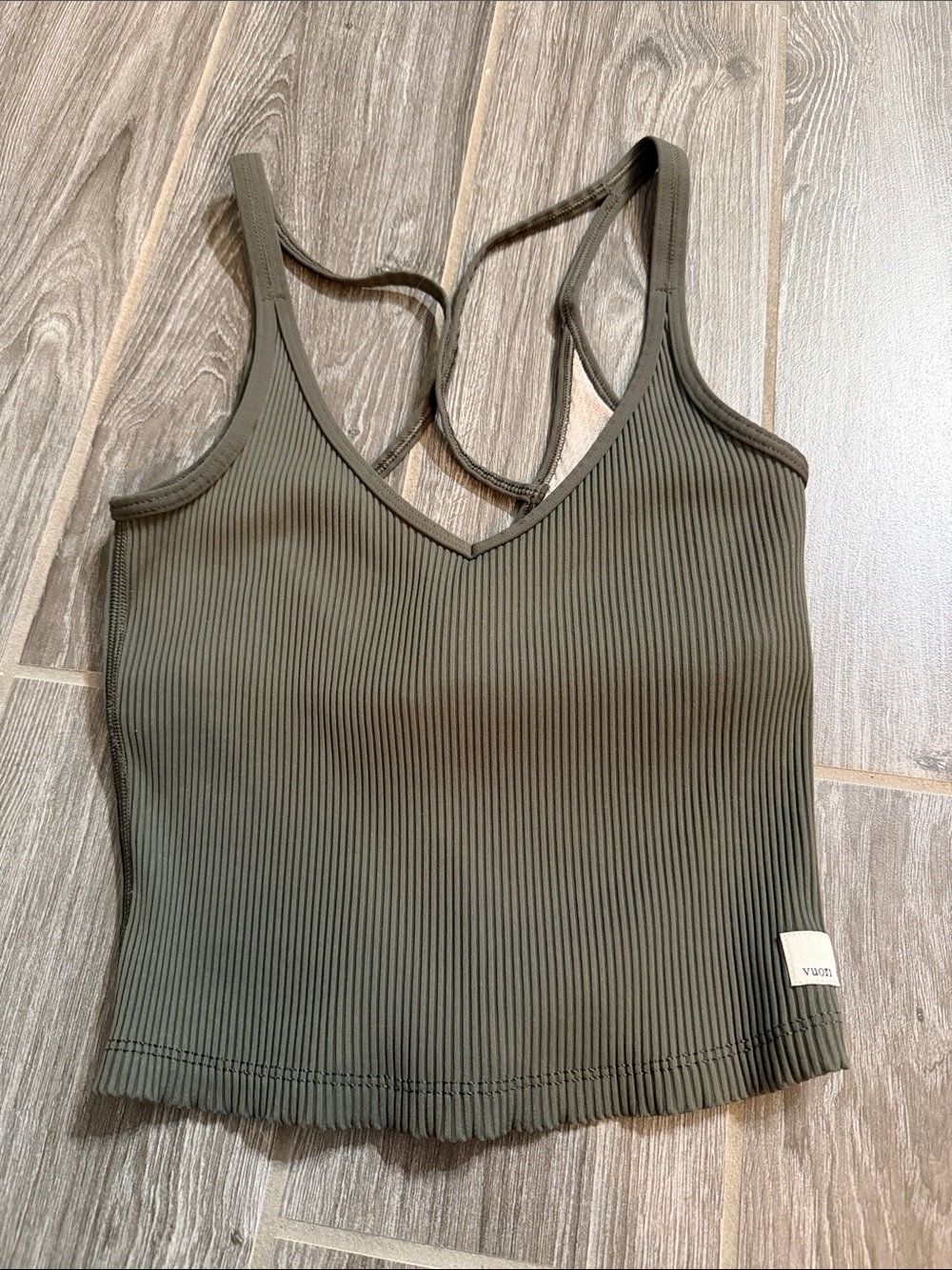 Vuori Women's Rib Crop Tank Top in olive green extra small XS EUC